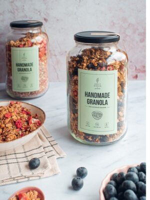 Granola-owoce-lesne-w-sloju