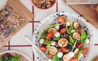 Granola nie tylko na słodko. Odkryj wytrawną wersję do sałatek, zup i kanapek